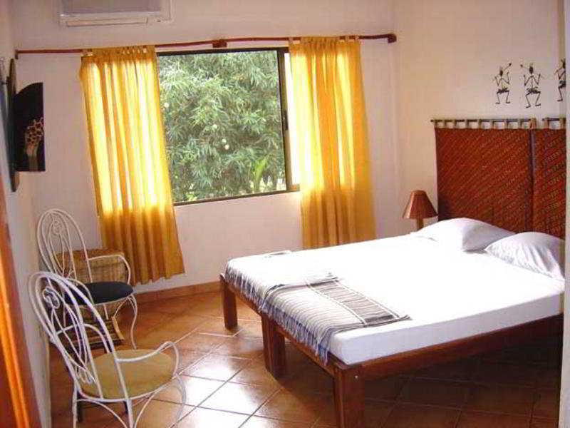 Hotel Laguna Del Cocodrilo Тамариндо Экстерьер фото